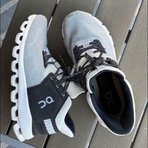 Mens On Running Cloud Hi Edge runners